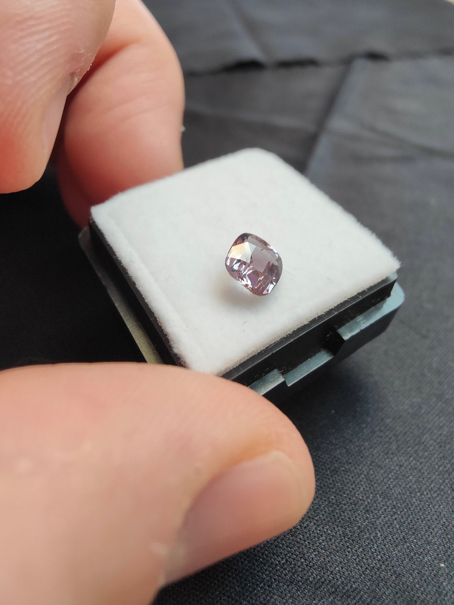 0,91ct Lila Spinell