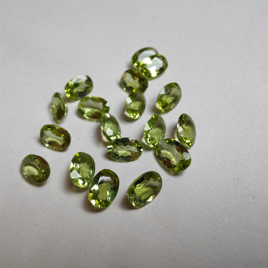 Lot ovaler Peridots