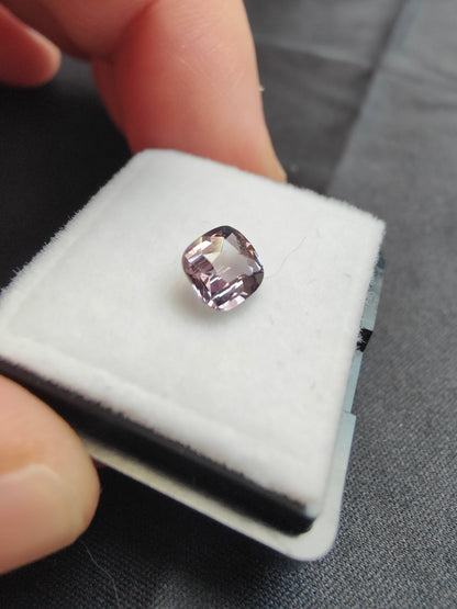 0,91ct Lila Spinell