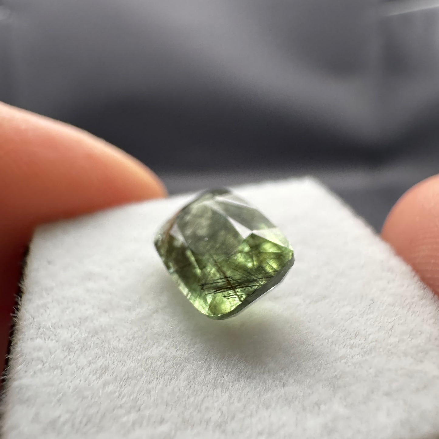 Peridot mit Rutil