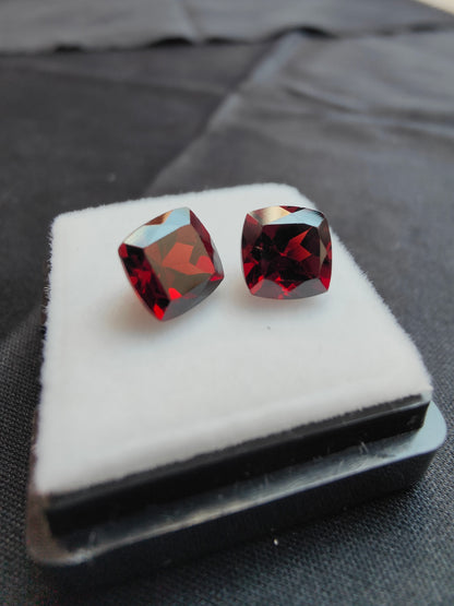 4,85ct tiefrotes Paar Granate