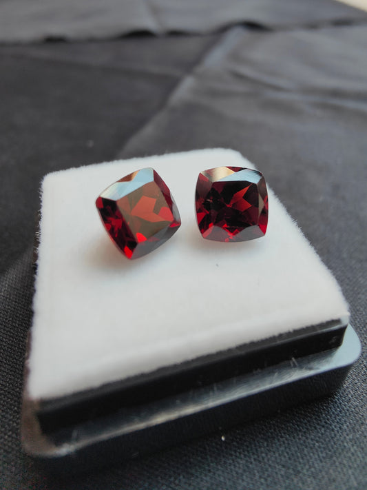 4,85ct tiefrotes Paar Granate