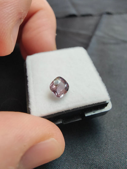 0,91ct Lila Spinell