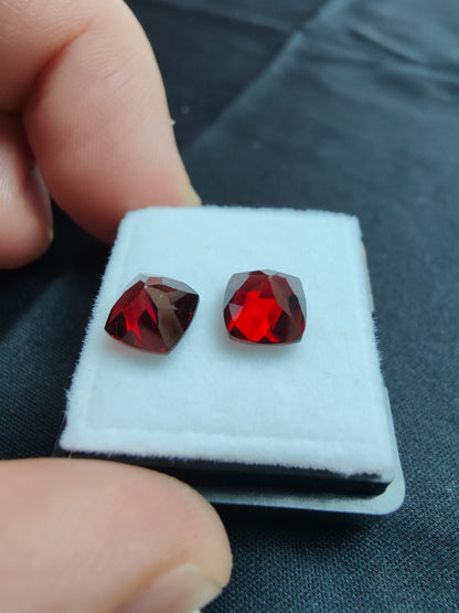4,85ct tiefrotes Paar Granate