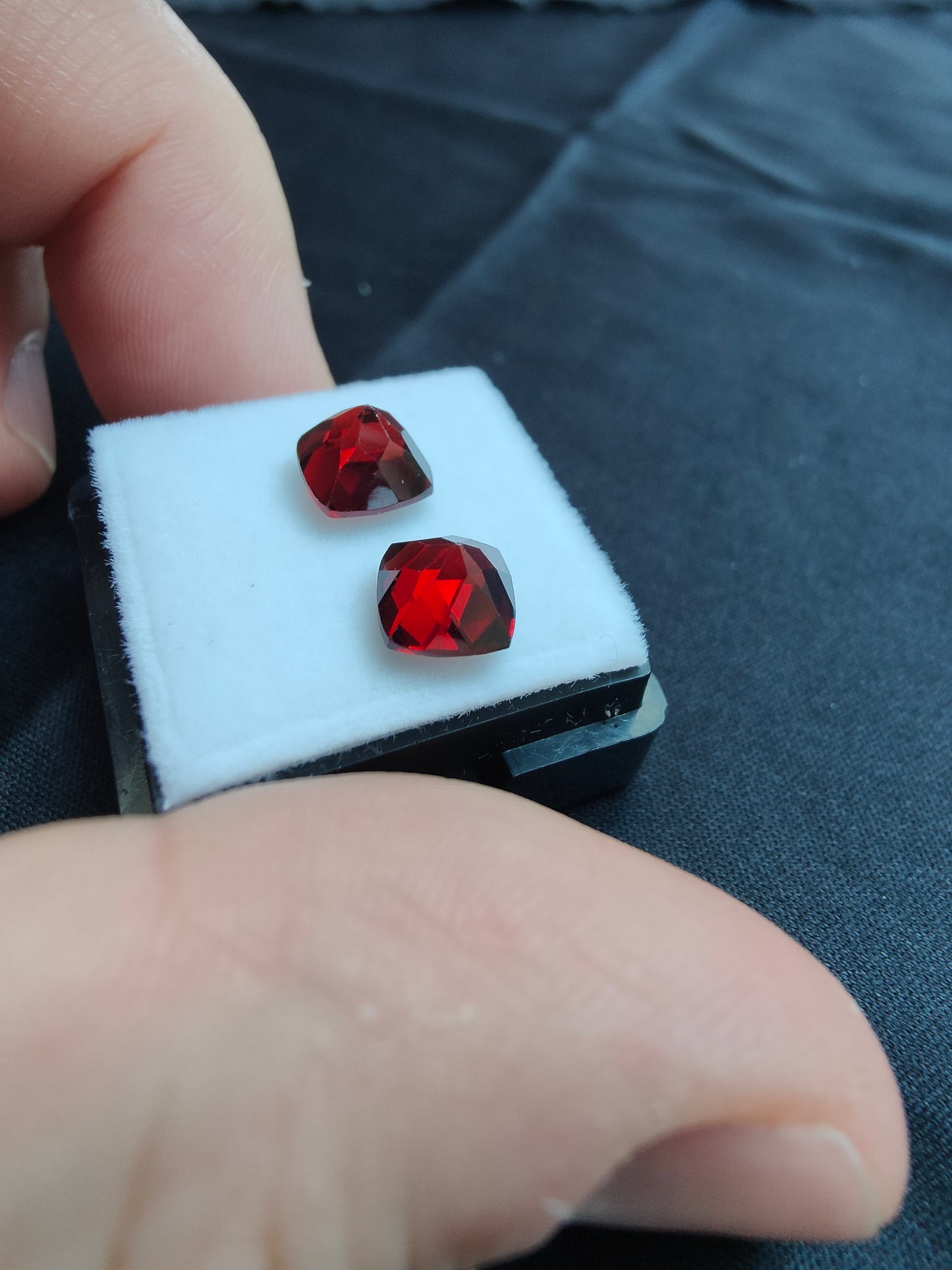 4,85ct tiefrotes Paar Granate