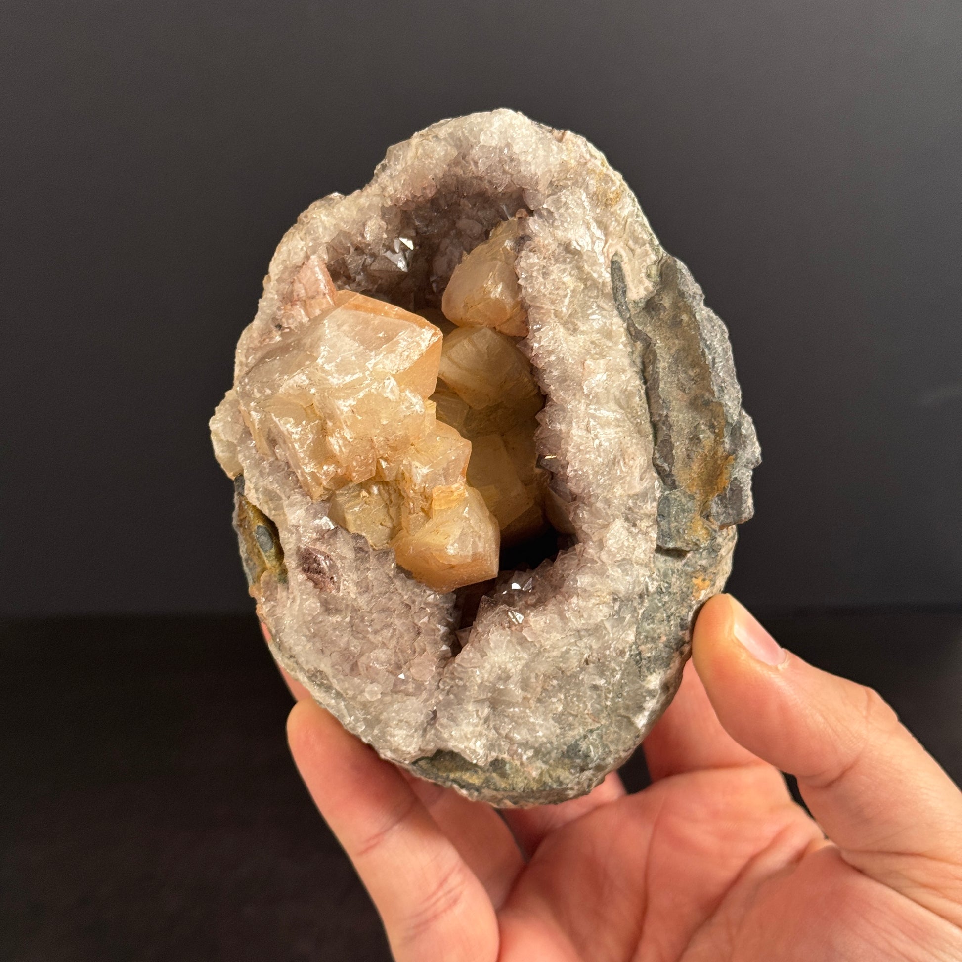 Amethyst Geode mit Calcit GBL003