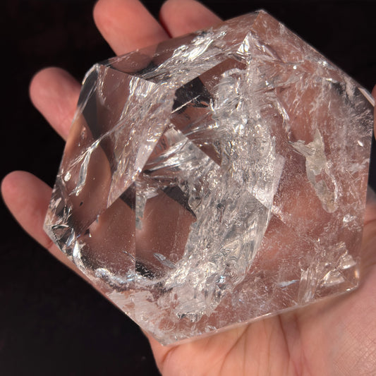 Geschliffene Bergkristallspitze GBA018